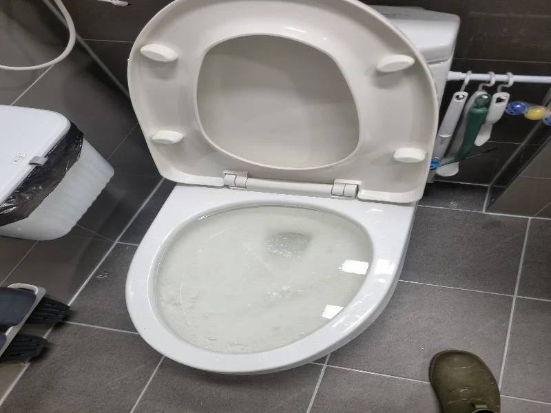 마곡 변기 물이 넘치려 할 때 먼저 해야 할 일
